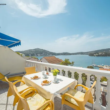 Apartments Petranic Tisno Exterior photo
