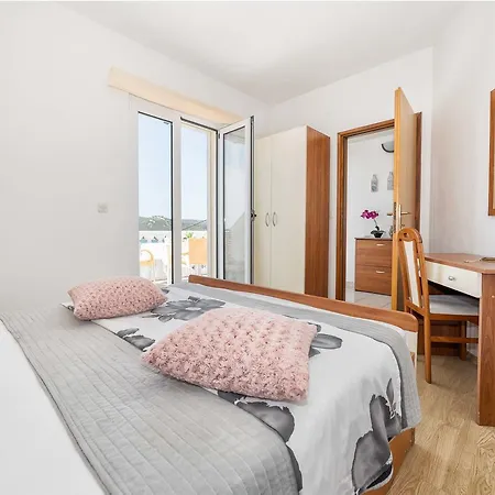 Apartments Petranic Tisno Exterior photo