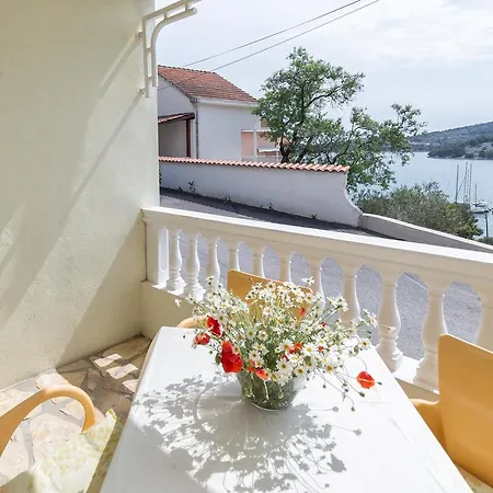 Apartments Petranic Tisno Exterior photo